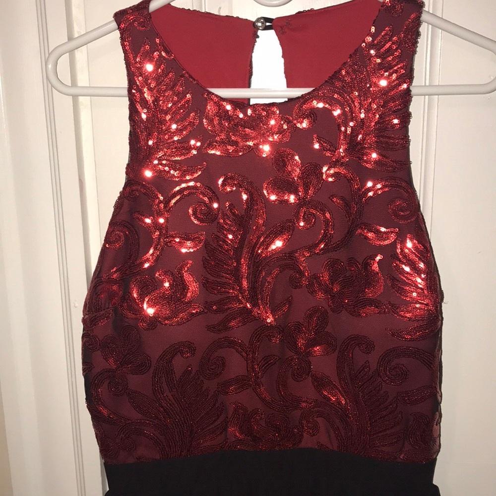 Sequin Sleeveless Open Back Floor Length Gown XL